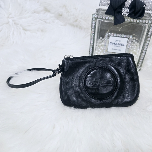 Coach black leather wristlet - Picture 14 of 16